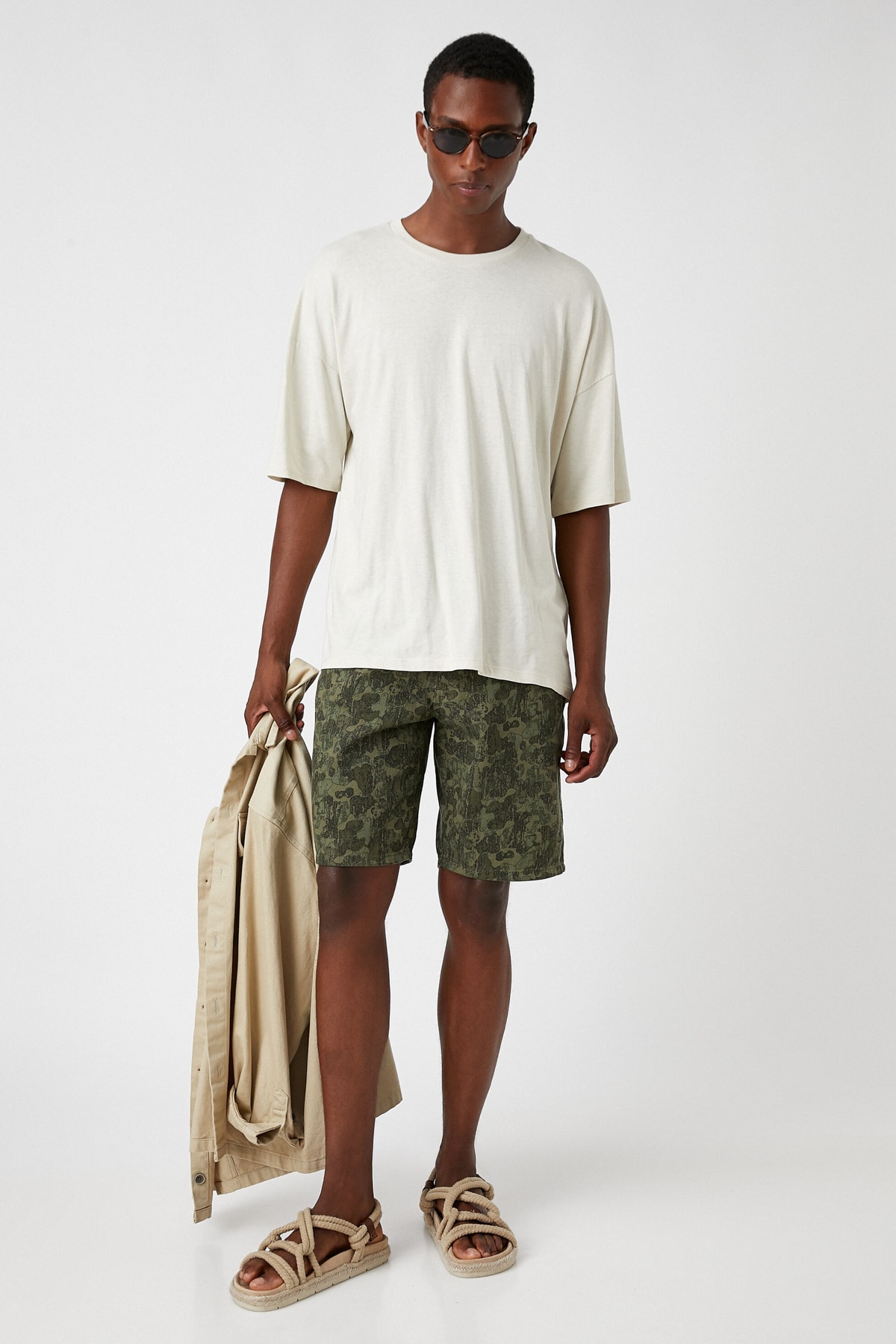 Koton Camouflage Patterned Gabardine Shorts Koton 
                                8683352467893 
                                2SAM40199HW/Khaki Patterned 