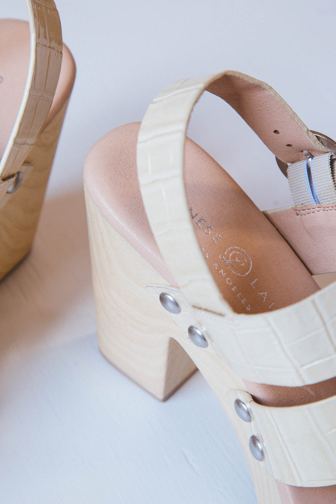 Fenny Croc Platform Heel Cream | CL by Chinese Laundry Chinese Laundry 
                                 
                                157974 