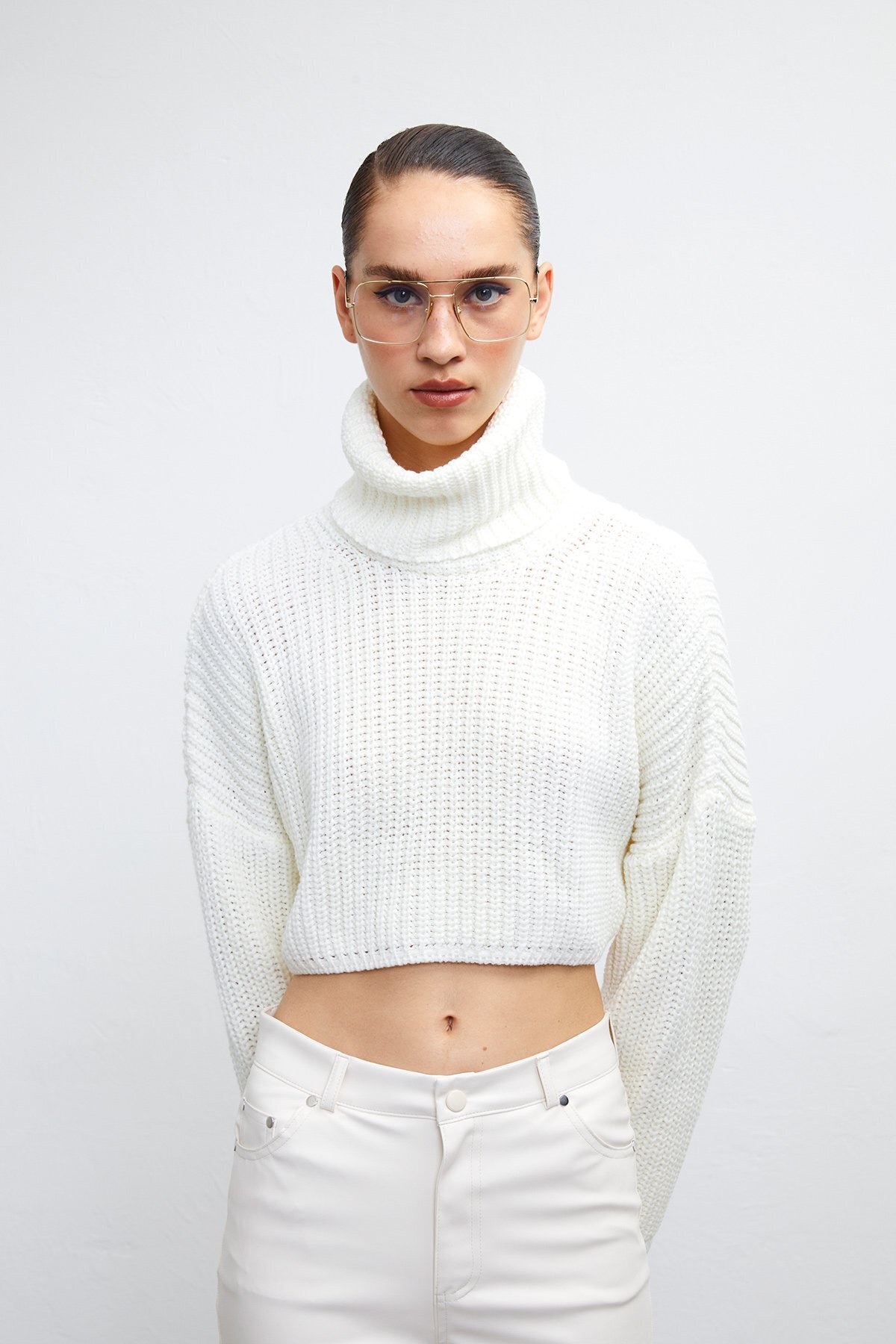 VATKALI Turtleneck cropped sweater