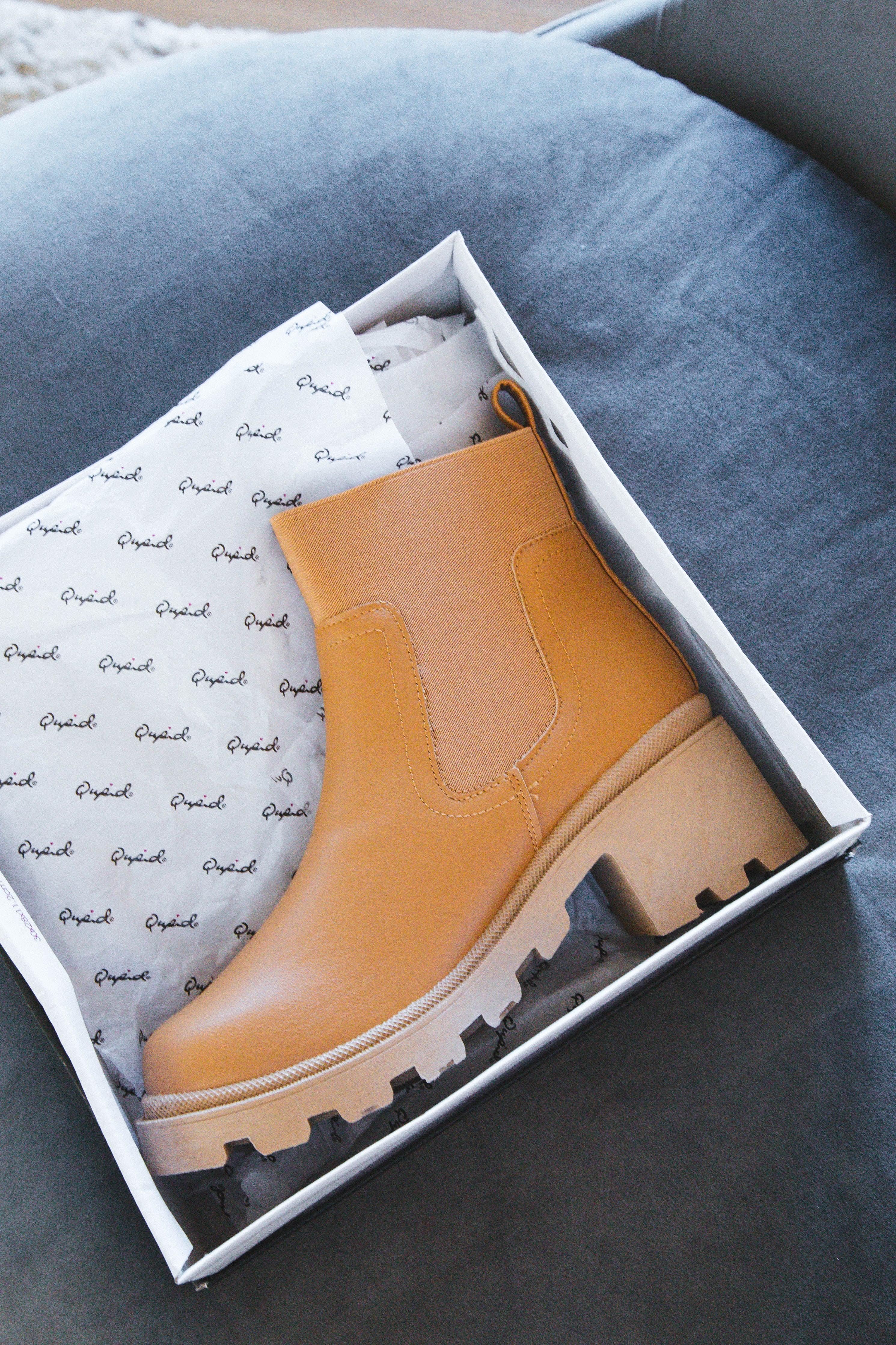 Vigor Lug Sole Bootie Camel Crinkle