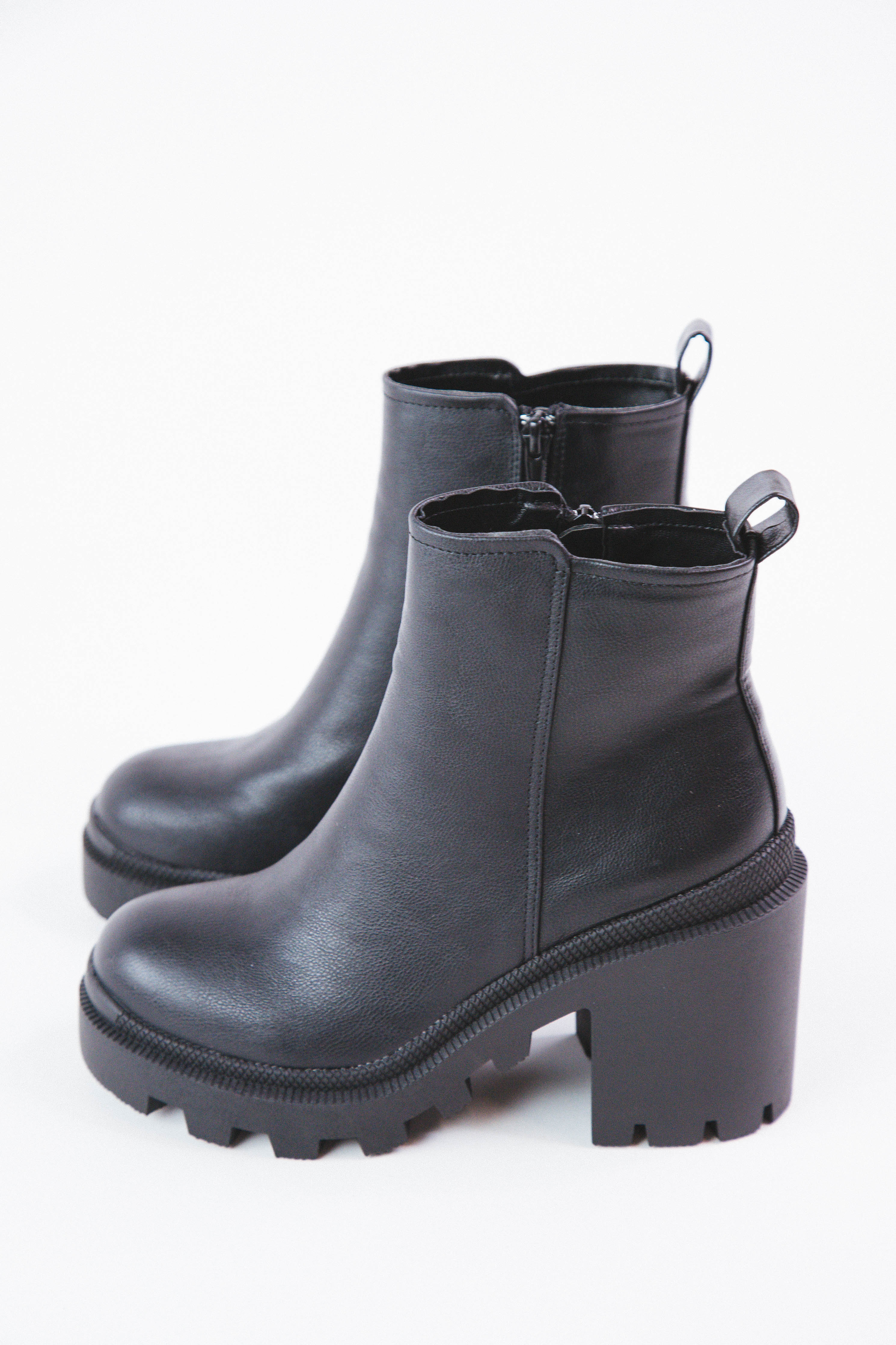 Maze Plain Chunky Bootie Black Crinkle