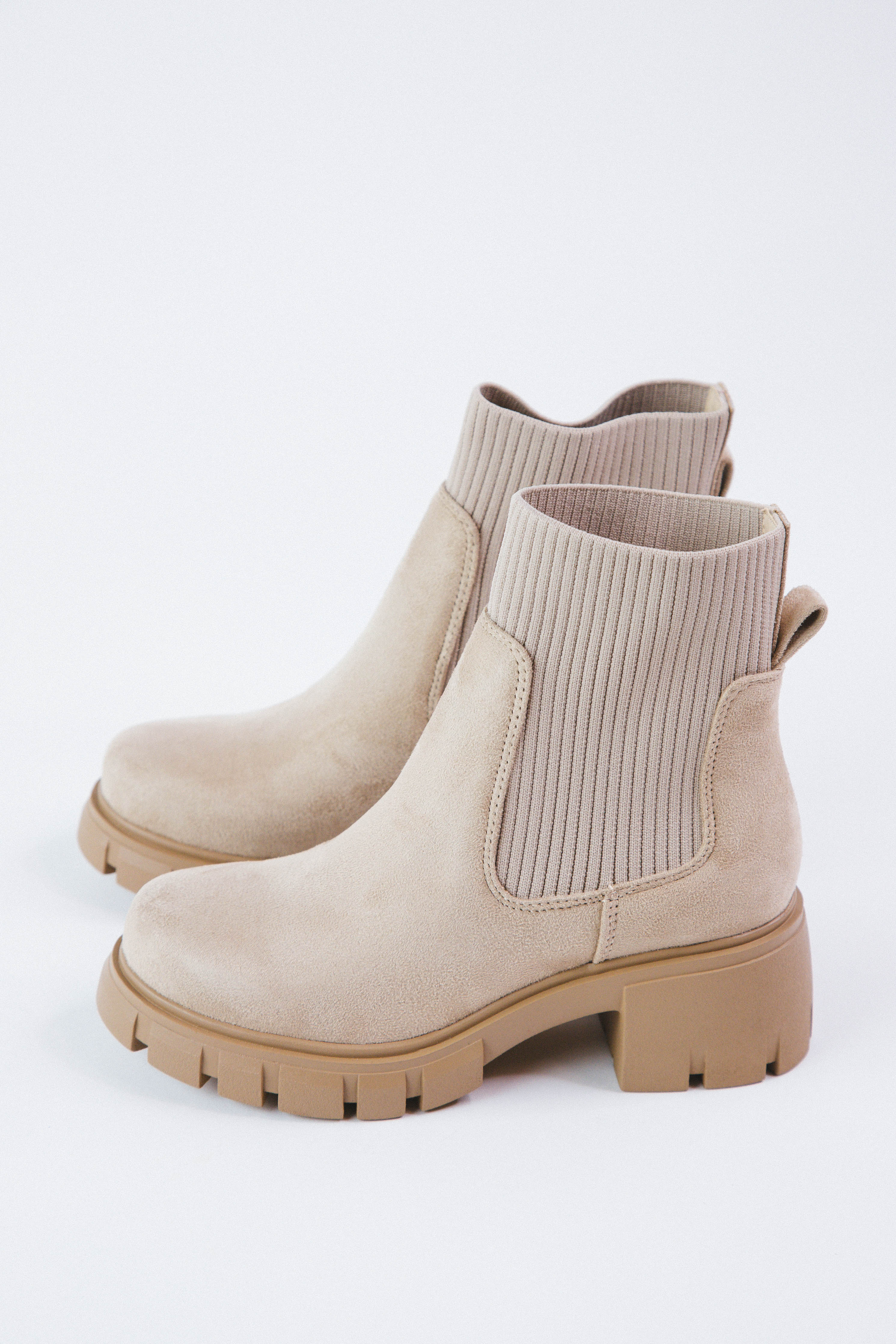Zordy Ribbed Ankle Lug Sole Chelsea Boot Wheat
