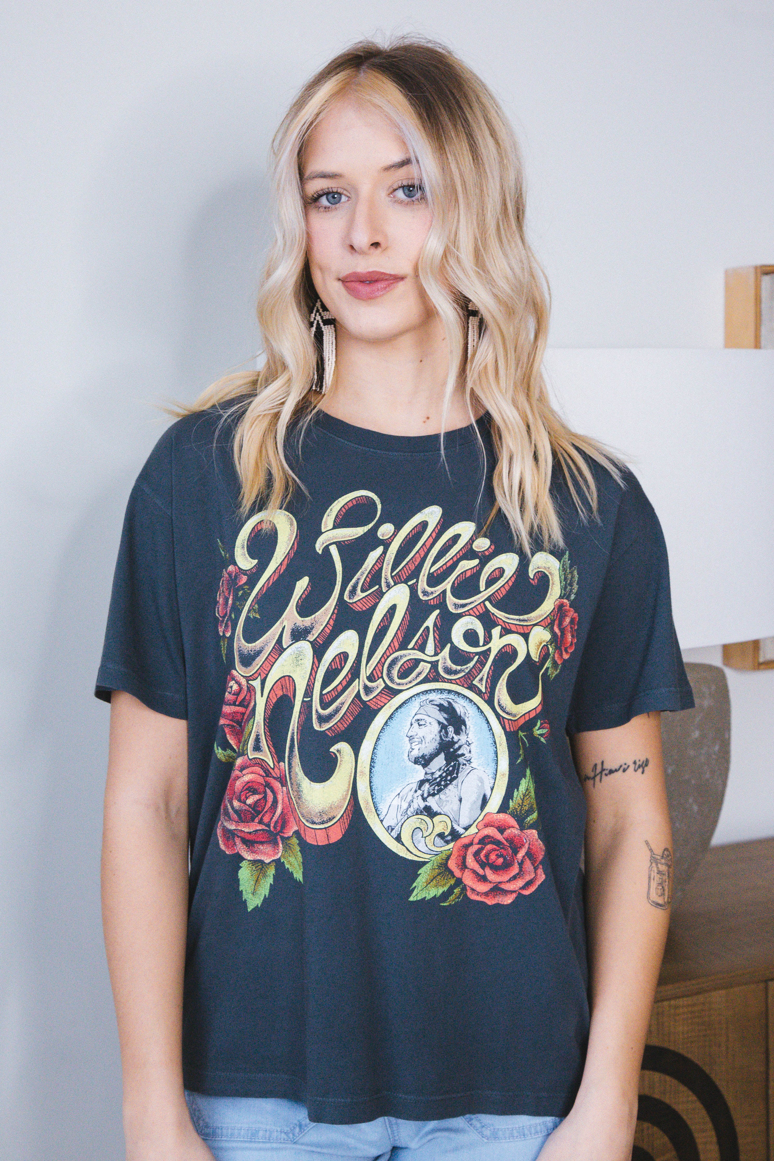 Willie Nelson Rose Frame Boyfriend Tee Vintage Black | Daydreamer