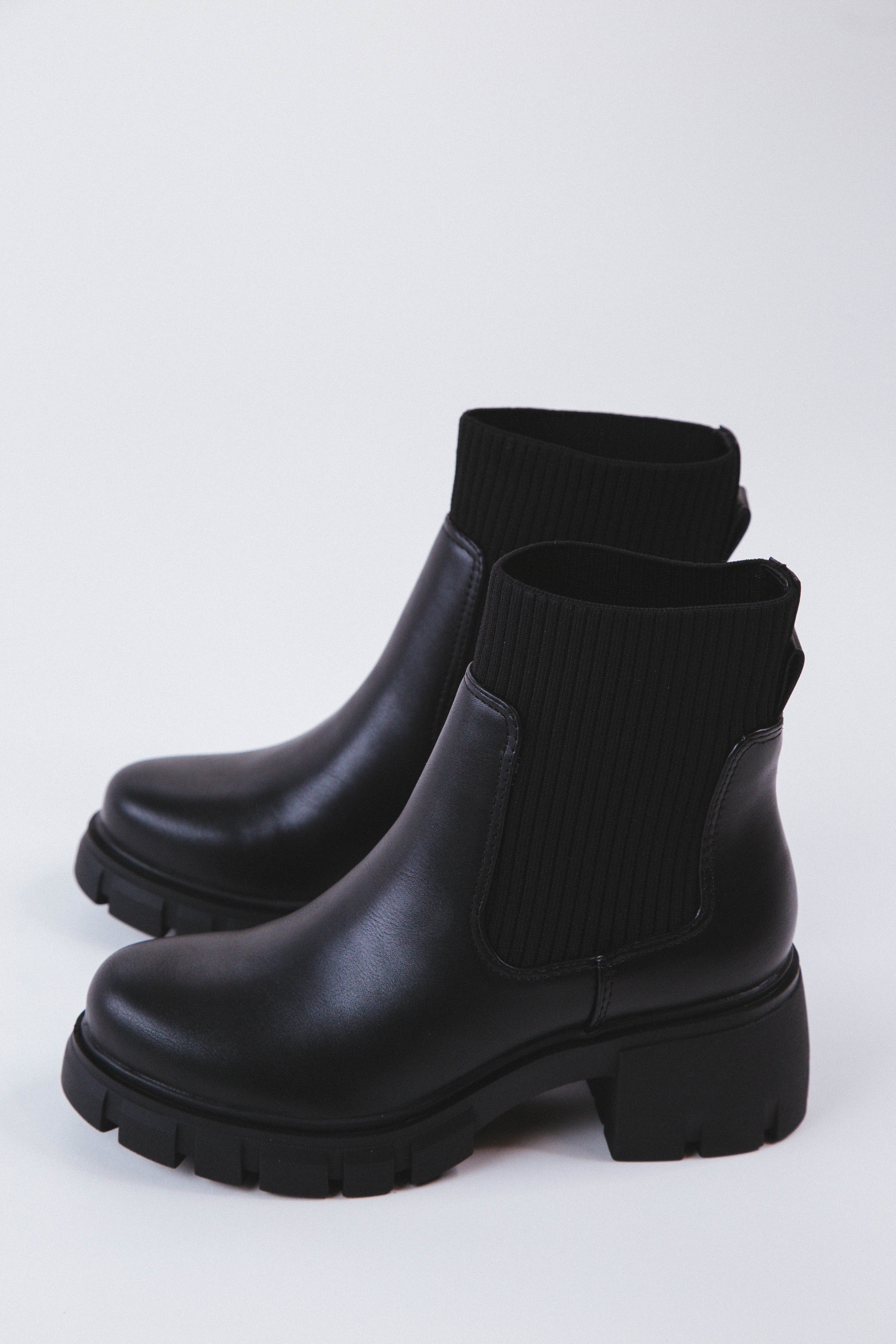 Zordy Ribbed Ankle Lug Sole Chelsea Boot Black