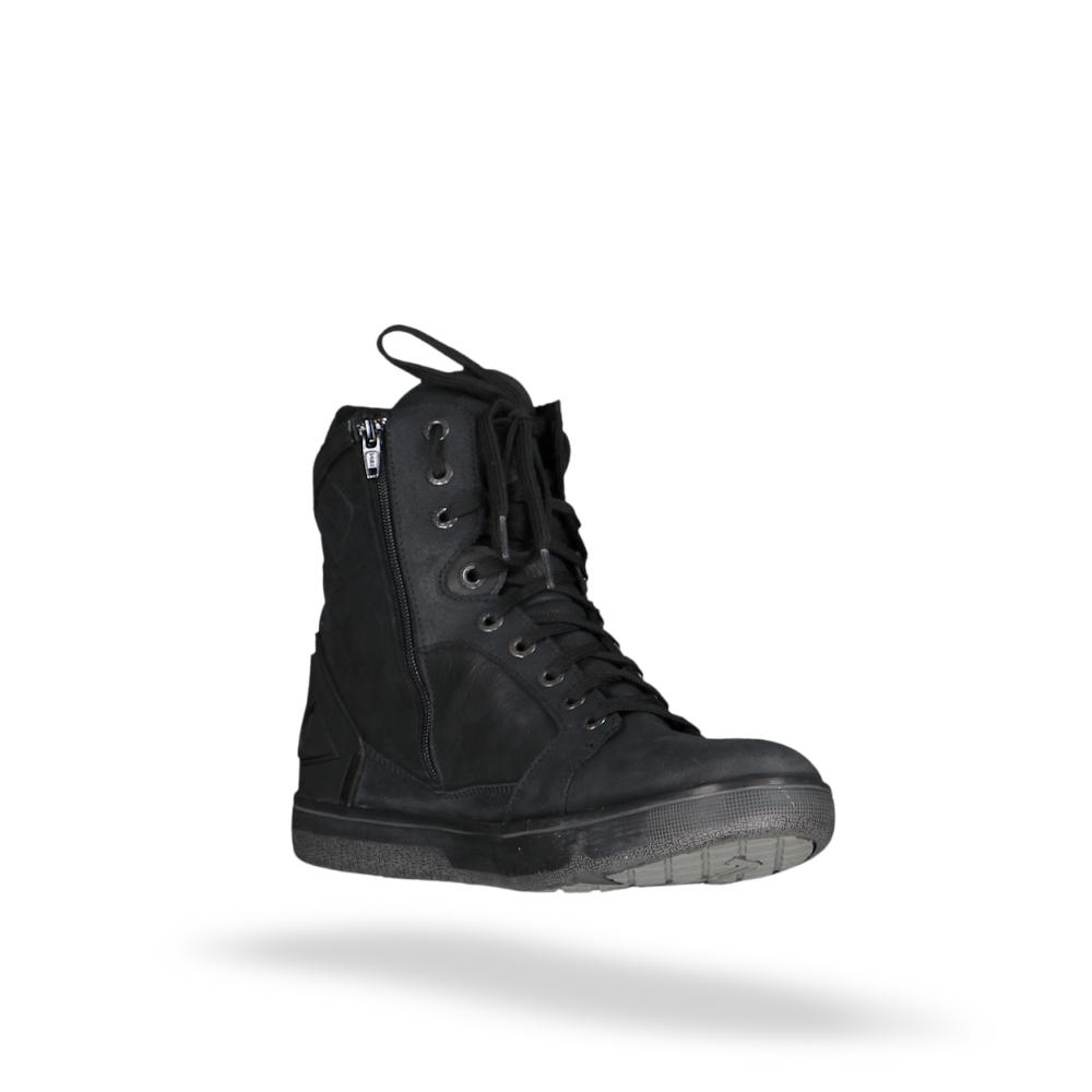Forma Hyper Black Size 43 8052998004159