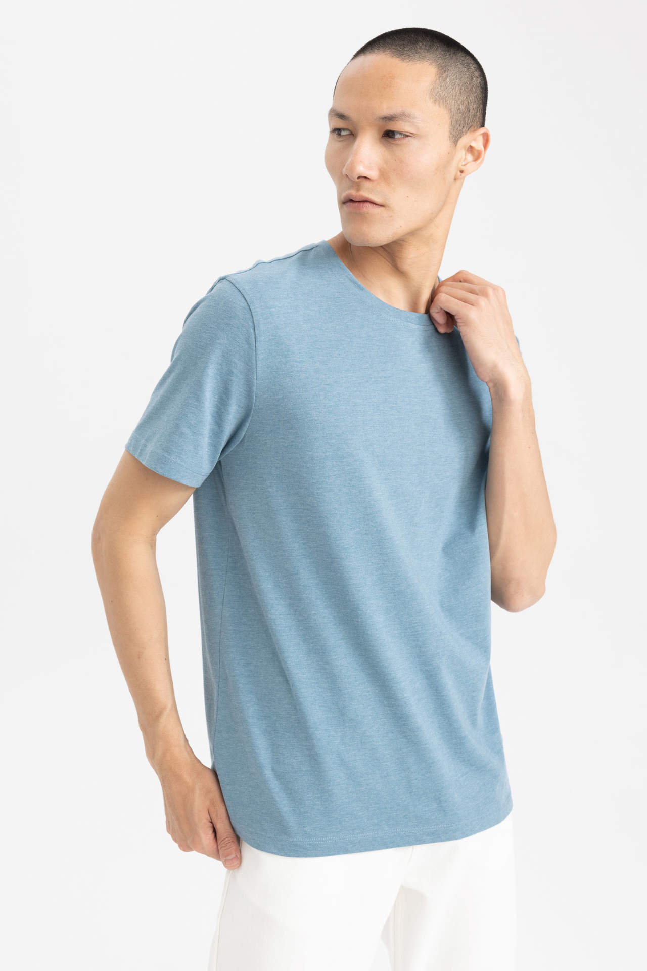 DEFACTO Regular Fit Crew Neck Basic T-Shirt