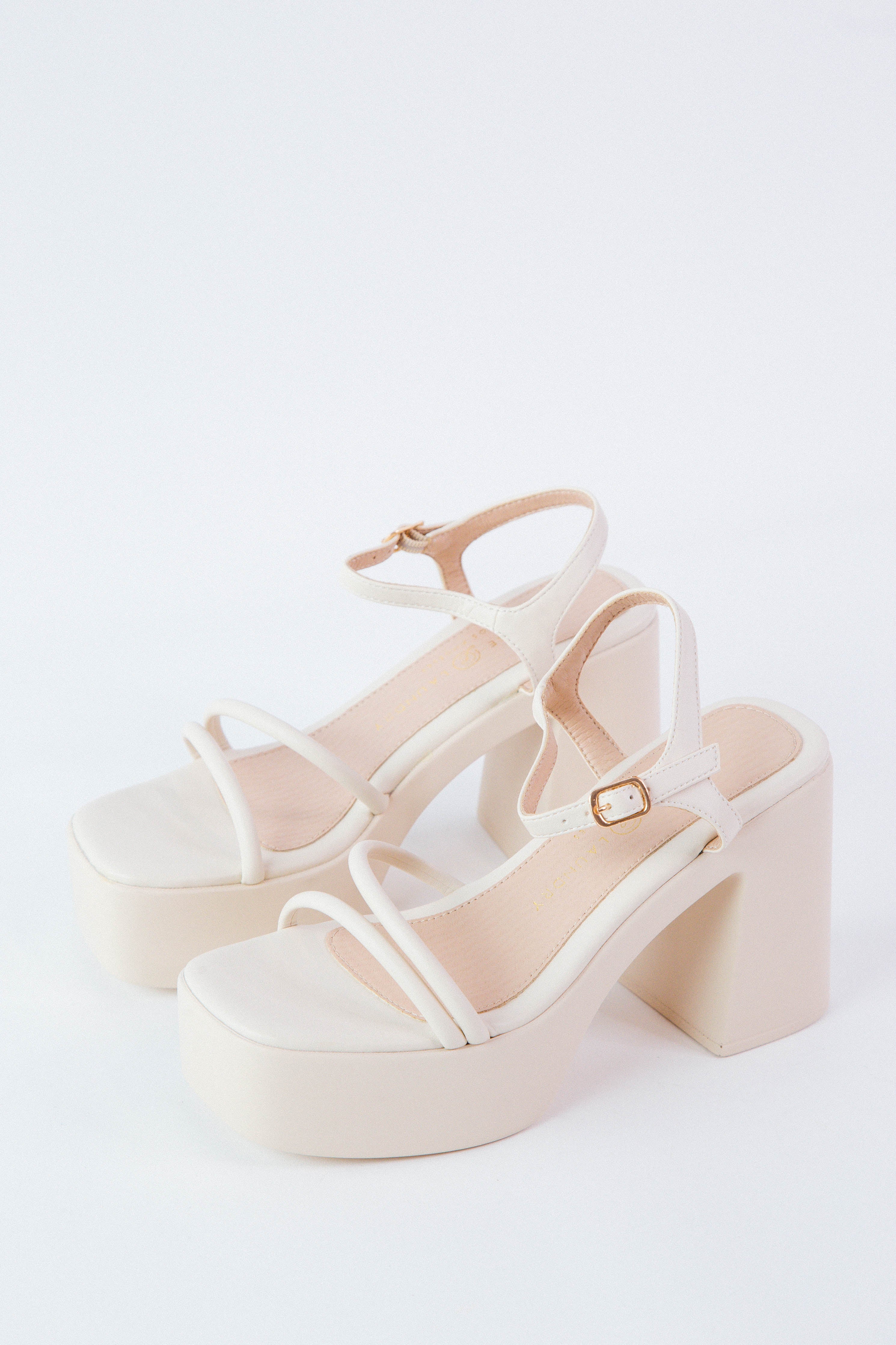 Avianna Smooth Block Heel Sandal Cream | Chinese Laundry